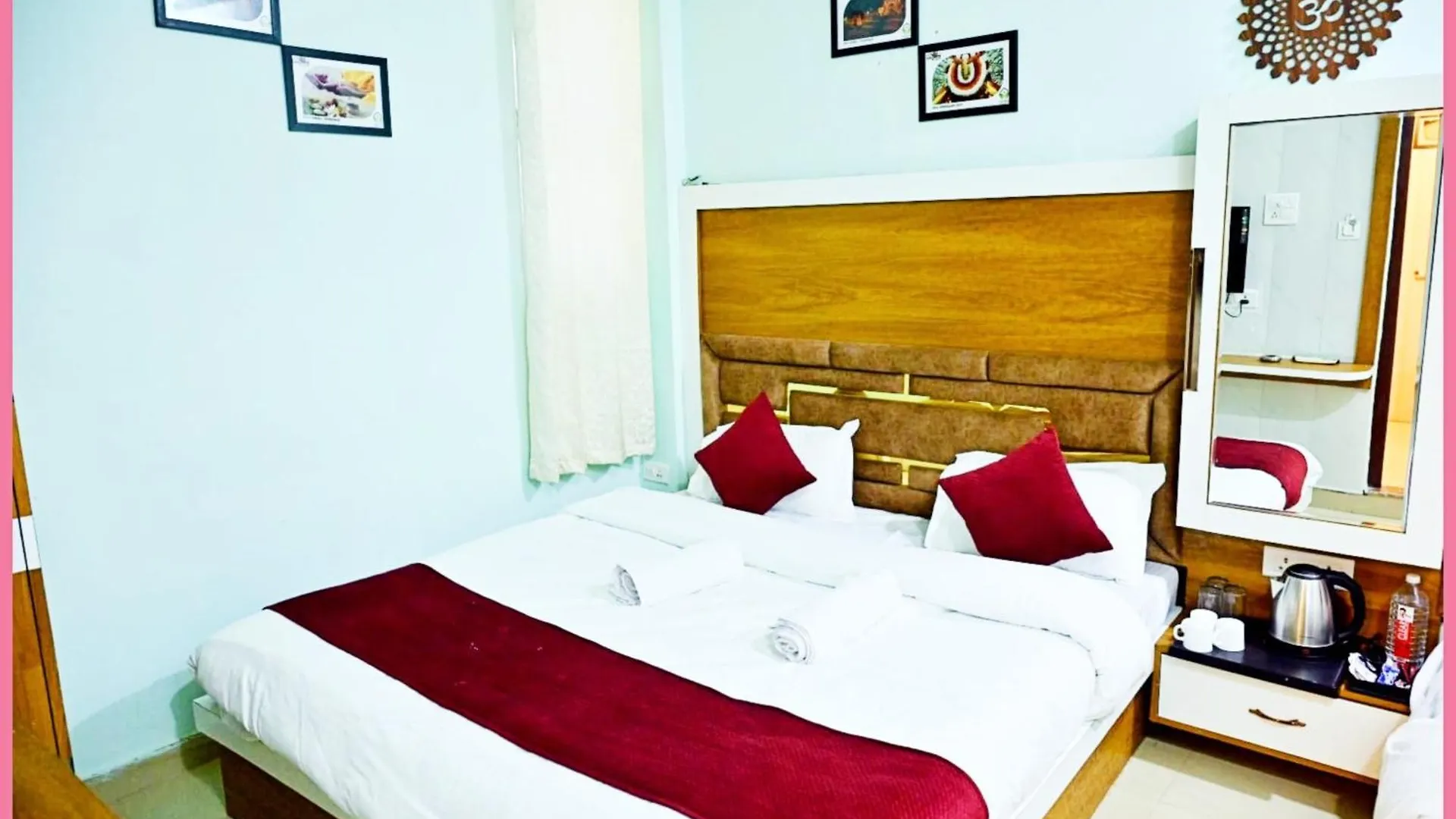 ****  Hotel Kashi ! Heaven ! Premium- Best Location Near Kashi Vishwanath Temple - Fully Air Conditioned Rooms With Free Wi-Fi - Best Selling Hotel In Váránaszi India