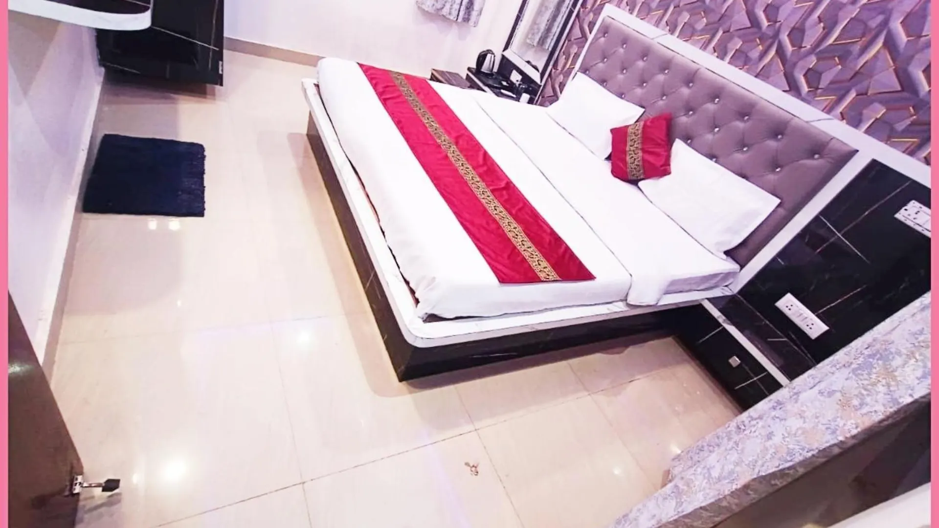 Hotel Kashi ! Heaven ! Premium- Best Location Near Kashi Vishwanath Temple - Fully Air Conditioned Rooms With Free Wi-Fi - Best Selling Hotel In Váránaszi 4*,  India