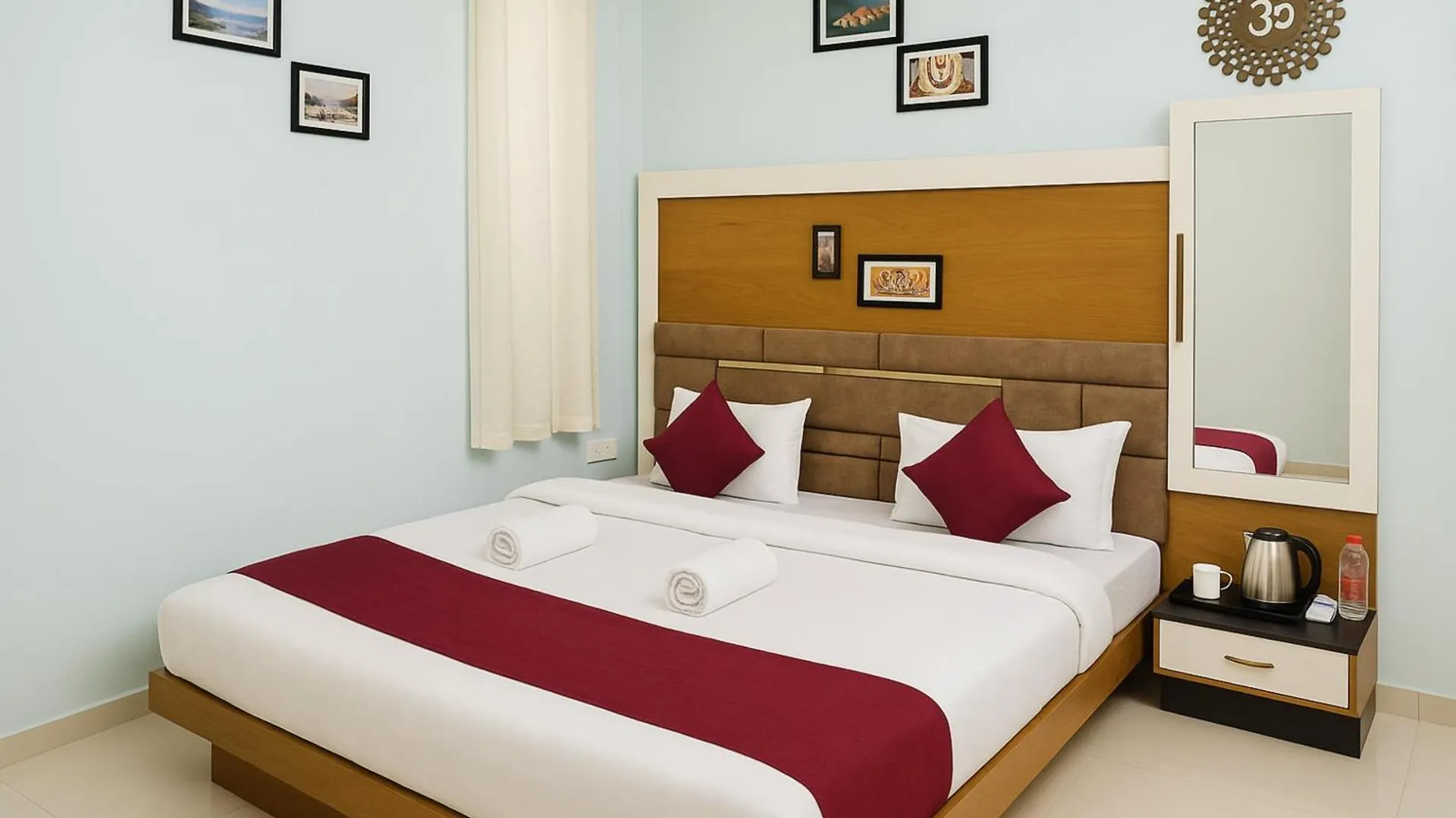 Hotel Kashi ! Heaven ! Premium- Best Location Near Kashi Vishwanath Temple - Fully Air Conditioned Rooms With Free Wi-Fi - Best Selling Hotel In Váránasí